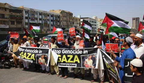 epa12024812 Supporters of the Islamic political party Jamaat-e-Islami protest in solidarity with the Palestinian people, in Karachi, Pakistan, 11 April 2025. More than 50,800 Palestinians have been killed in the Gaza Strip, according to the Palestinian Ministry of Health, since Israel launched a military campaign in the strip in response to a cross-border attack led by the Palestinian militant group Hamas on 07 October 2023, in which about 1,200 Israelis were killed and more than 250 taken hostages. EPA/REHAN KHAN