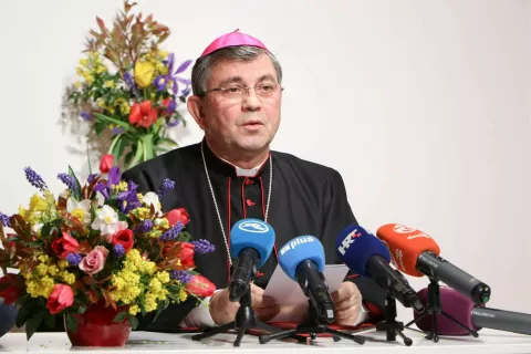 Požeški biskup Ivo Martinović susreo se s novinarima i predstavio uskrsnu poruku, travanj 2025