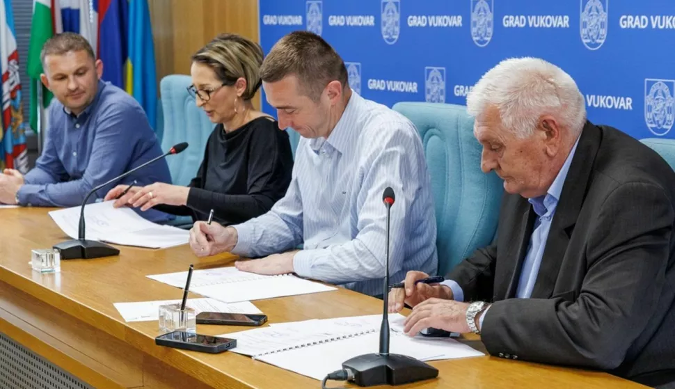 Potpisivanje ugovora za sanaciju mosta u vukovarskoj park-šumi Adica