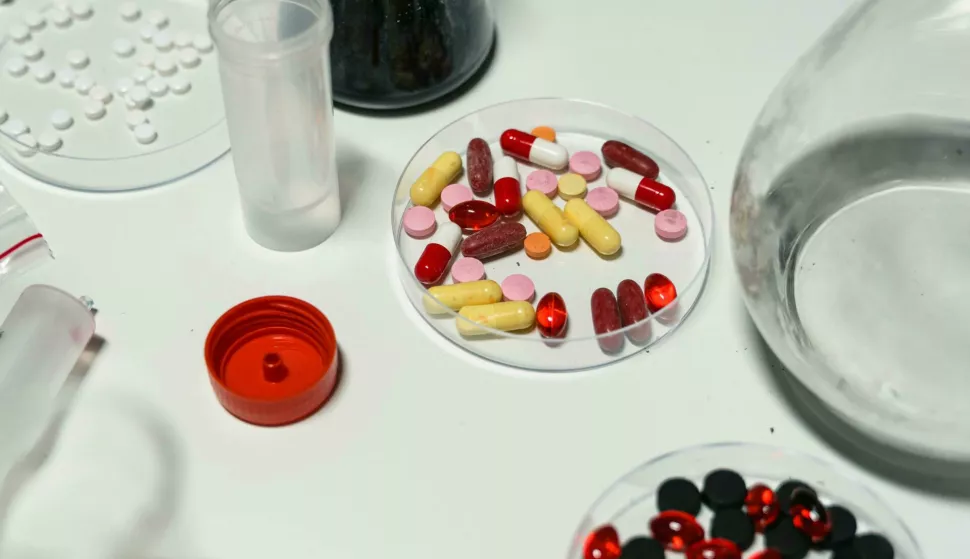 TABLETE PILULE LIJEKOVI OVISNOST