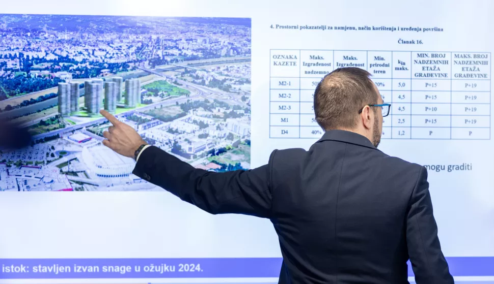 Zagreb, 14.04.2025 - Konferencija za medije zagrebačkog gradonačelnika Tomislava Tomaševića nakon otkazivanja sjednice Gradske skupštine jer Grad od Ministarstva prostornog uređenja do danas nije dobio suglasnost za izmjene i dopune GUP-a. Na slici Tomislav Tomašević.foto HINA/ Damir SENČAR/ ds
