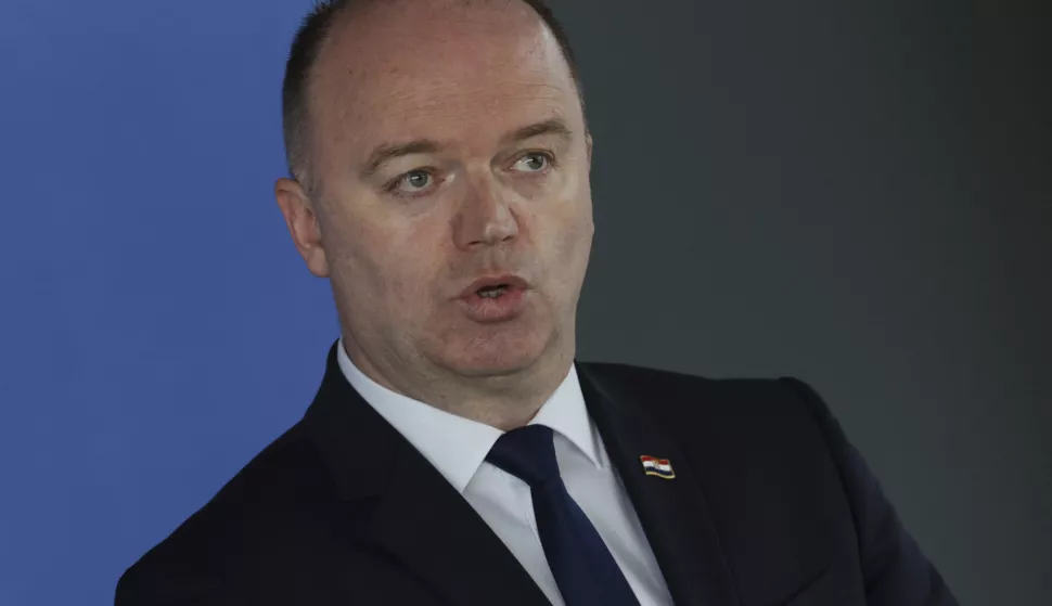 Zagreb, 16.04.2025. - Ministar demografije i useljeništva Ivan Šipić dao je izjavu za medije prije sjednice Vlade. foto HINA/ Lana SLIVAR DOMINIĆ/ lsd 