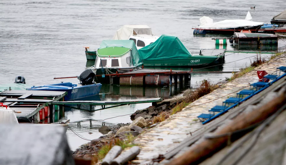 snimio DAVOR KIBEL,OSIJEK, 09.12.2009. DONJI GRAD, UKRADENI MOTORI SA ČAMACA