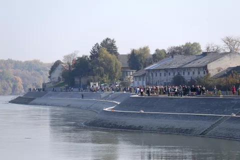 Osijek, 26. 10. 2024., Promenada - otvorenje, šetnica uz Dravu, šetnja, šetnja s uzvanicima, svečanost, vatrometSNIMIO BRUNO JOBST