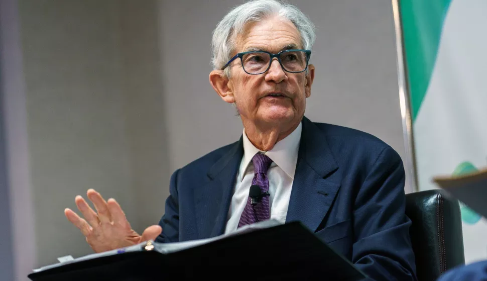 epa12009901 Federal Reserve Chairman Jerome Powell delivers remarks during the 2025 Society for Advancing Business Editing and Writing (SABEW) annual conference, in Arlington, Virginia, USA, 04 April 2025. The SABEW conference runs from 03 to 05 April. EPA/WILL OLIVER