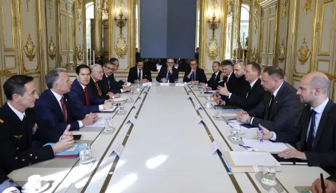 epa12036924 French President diplomatic advisor Emmanuel Bonne (3R) meets with Ukrainian Head of Presidential Office Andriy Yermak (2R), US Special Envoy Steve Witkoff (2L), US Secretary of State Marco Rubio (3L), UK National Security Adviser Jonathan Powell (5R) and Germany national security advisor Jens Plotner (5L) at the Elysee presidential palace in Paris, France, 17 April 2025. US Secretary of State was in Paris today to meet French President about crafting a Ukraine ceasefire, as Washington and Europe seek common ground on ending the fighting. Top Ukrainian officials were also in the French capital to meet EU and US delegations. EPA/LUDOVIC MARIN/POOL MAXPPP OUT