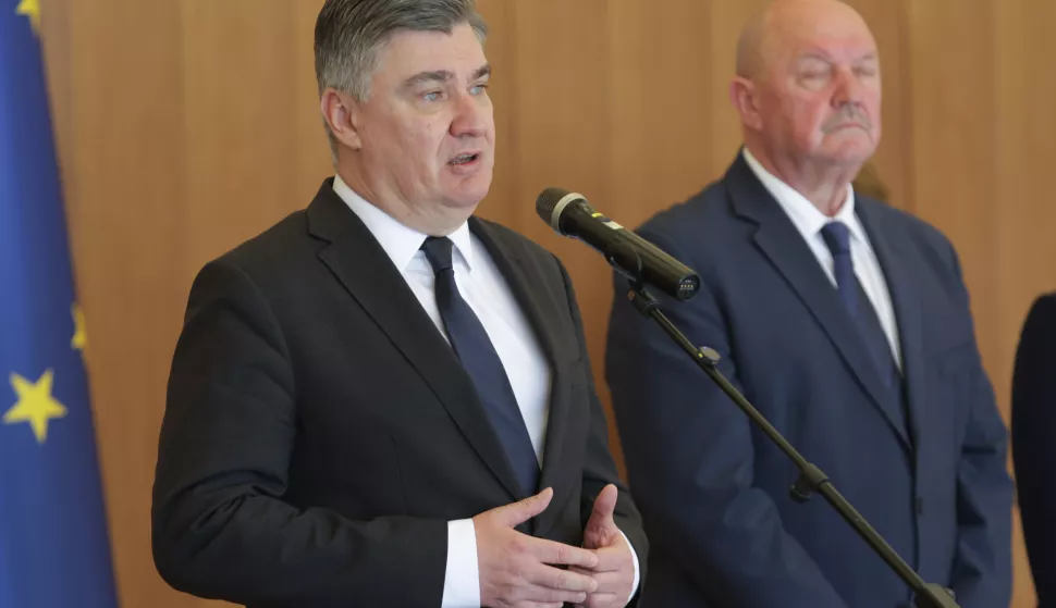 Zagreb, 01.04.2025.- Predsjednik Republike Zoran Milanović odlikovao je Redom hrvatskog pletera profesore Građevinskog fakulteta Sveučilišta u Zagrebu zaslužne za organiziranje inženjera statike koji su volonterski pregledavali oštećenja i uporabljivost zgrada nakon potresa u 2020. godini. Na fotografiji predsjednik RH Zoran Milanović.foto HINA/ Admir BULJUBAŠIĆ/ abu