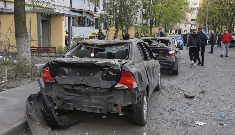 epa12038485 Damaged vehicles at the site of a rocket attack in a residential area in Kharkiv, Ukraine, 18 April 2025, amid the ongoing Russian invasion. At least one person died, and more than 80 others were injured, including six children, according to the State Emergency Service. EPA/SERGEY KOZLOV