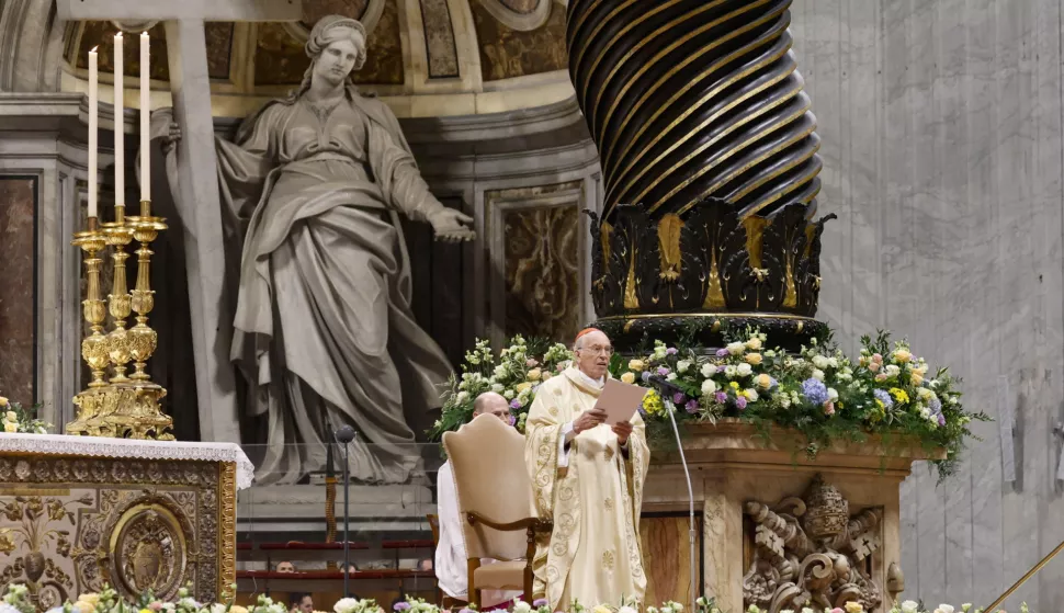 epa12041485 Cardinal Giovanni Battista Re leads the Easter Vigil mass in Saint Peter's Basilica at the Vatican City, 19 April 2025. EPA/FABIO FRUSTACI