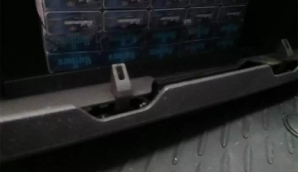 Šverc cigareta u automobilu