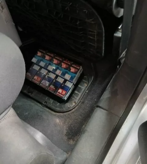 Šverc cigareta u automobilu