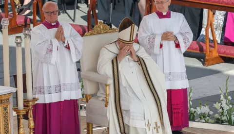 epa10898885 Pope Francis leads a Holy Mass with the new Cardinals and opening of the Synod of Bishops in Saint Peter's Square, Vatican City, 4 October 2023. EPA/GIUSEPPE LAMI