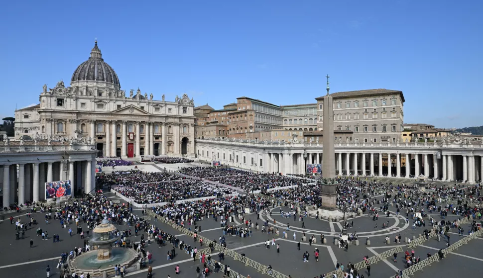 epa12013375 Faithful attend a Holy Mass for the Jubilee of the Sick and Health Care Workers in Saint Peter's Square at Vatican City, 06 April 2025. EPA/Darek Delmanowicz POLAND OUT