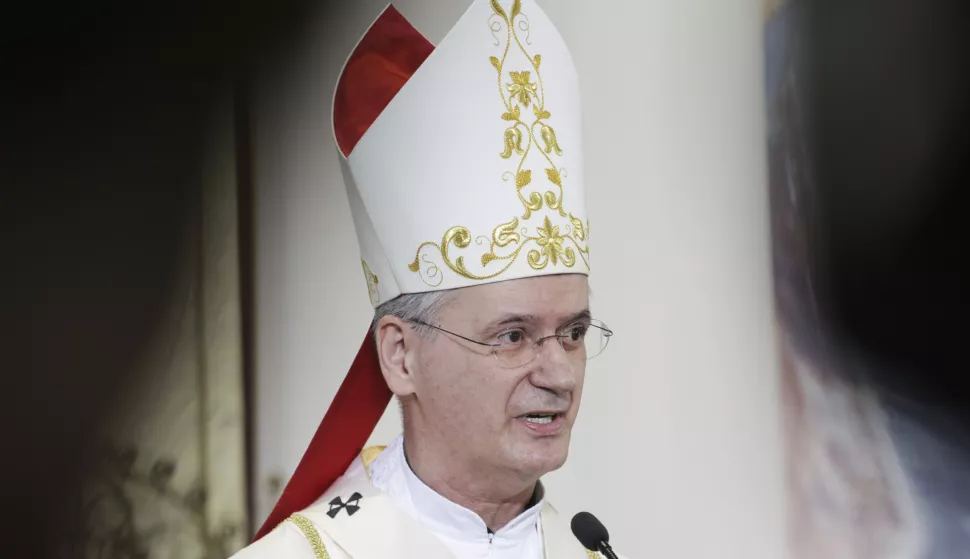 Zagreb, 20.04.2025. - Zagrebački nadbiskup Dražen Kutleša predvodi euharistijsko slavlje i obred na Uskrs. foto HINA/ Lana SLIVAR DOMINIĆ/ lsd