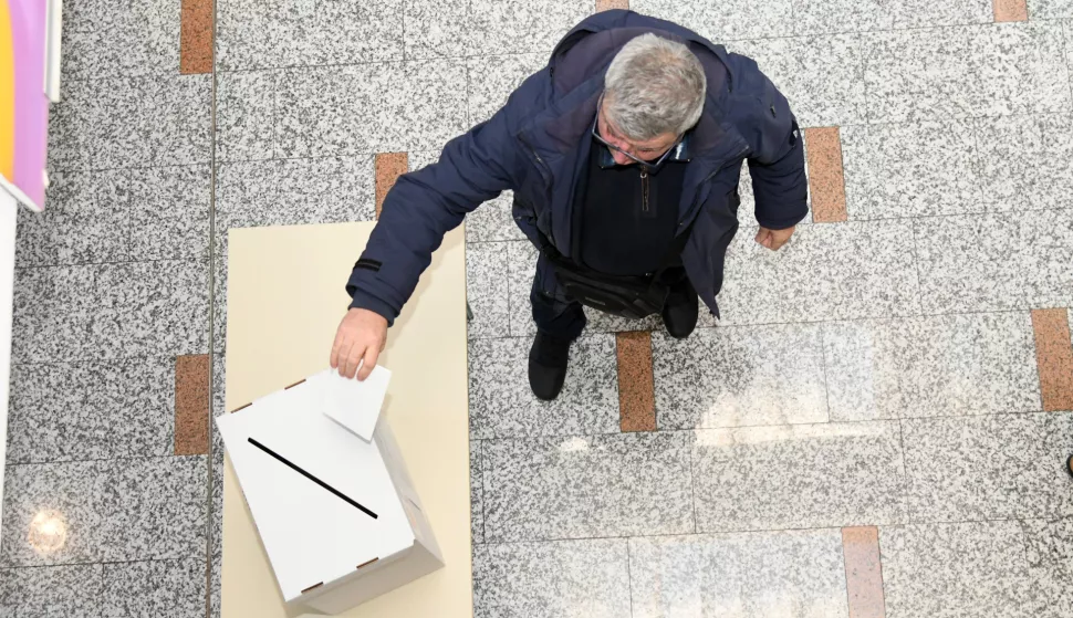 29.12.2024., Bjelovar - Predsjednicki izbori 2024. Na bjelovarska biralista gradjani su poceli dolaziti od jutra. Photo: Damir Spehar/PIXSELL