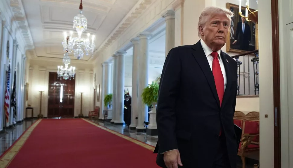 epa12034032 US President Donald Trump arrives at a Commander-in-Chief Trophy Presentation to the Navy Midshipmen - the United States Naval Academy, in the East Room at the White House in Washington, DC, USA, on 15 April 2025. EPA/Yuri Gripas/POOL