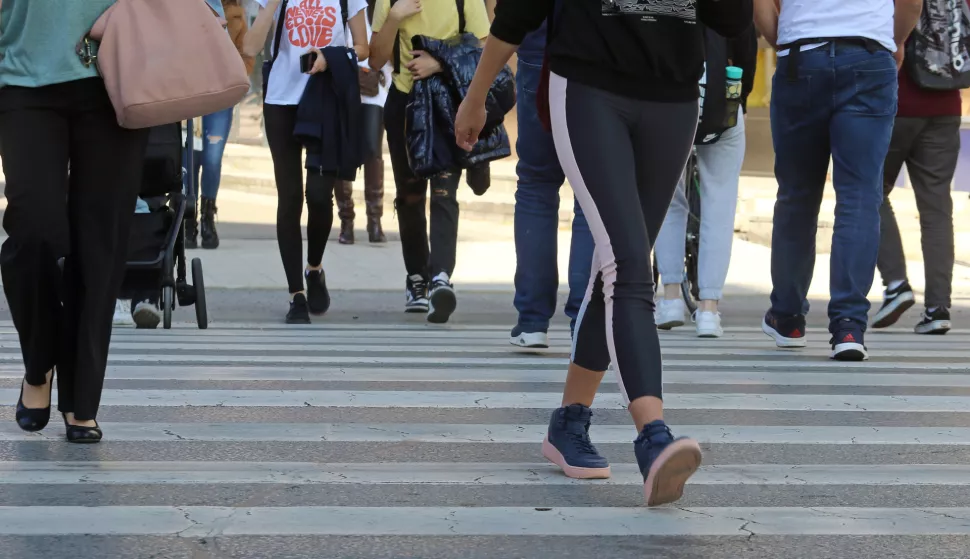Osijek, 18. 10. 2022, Obiljezeni pjesacki prijelaz, zebra. Ilustracija, promet, horizontalna prometna signalizacija.snimio GOJKO MITIĆ