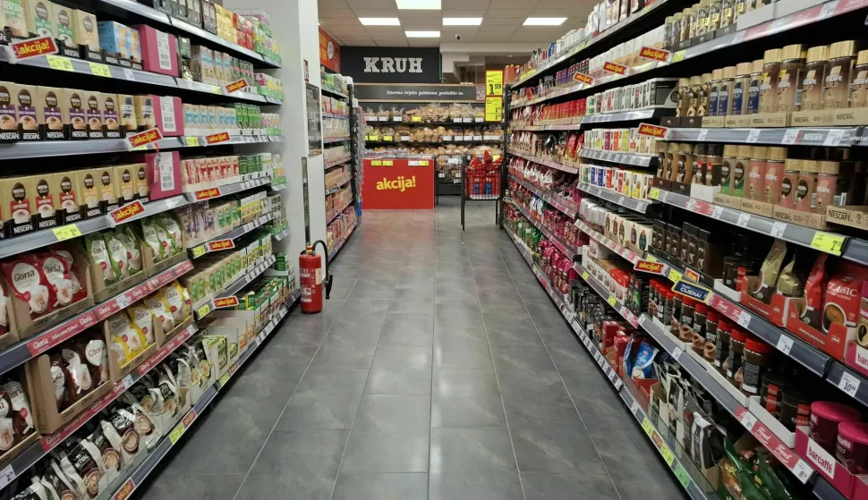 Osijek, 24.01.2025. - Osječani su se u petak također priključili bojkotu trgovina i trgovačkih lanaca, kojeg je za danas najavila inicijativa pokrenuta iz Facebook grupe "Halo, inspektore". foto HINA/ Igor VUČKOVIĆ/ tm