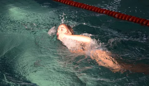 osijek, 16 studeni 2018, 12.30 sati - Gradski bazeni, Diplome polaznici programa - Obuka neplivača u školama Osječko-baranjske županije -, Novinar: Ivan Alilovićsnimio zdenko pušić