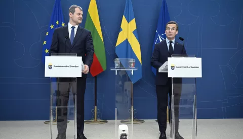 epa12046497 Lithuanian Prime Minister Gintautas Paluckas (L) and Sweden's Prime Minister Ulf Kristersson (R) address a press conference after a bilateral meeting in Stockholm, Sweden, 22 April 2025. EPA/FREDRIK SANDBERG SWEDEN OUT