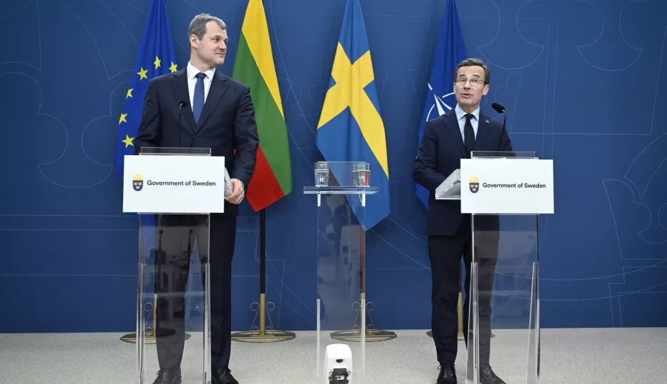 epa12046497 Lithuanian Prime Minister Gintautas Paluckas (L) and Sweden's Prime Minister Ulf Kristersson (R) address a press conference after a bilateral meeting in Stockholm, Sweden, 22 April 2025. EPA/FREDRIK SANDBERG SWEDEN OUT