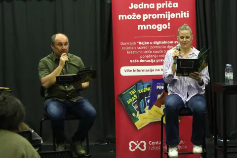 Osijek, 22. 04. 2025, KC Osijek, Humanitarna noć knjige. Miroslav Čabraja i Ivana Soldo Čabraja.snimio GOJKO MITIĆ