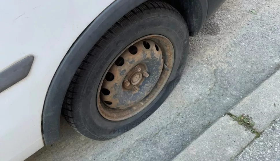 probusene gume guma zadarska ulica osijek 22.11. 2021.