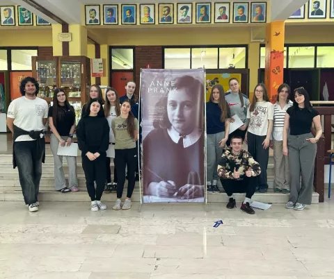 VINKOVCIU OŠ "Antun Gustav Matoš" do 11. svibnja traje putujuća izložba "Anne Frank – povijest za sadašnjost".travanj 2025.