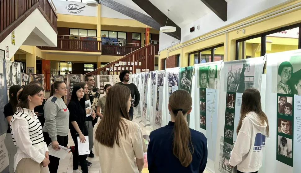 VINKOVCIU OŠ "Antun Gustav Matoš" do 11. svibnja traje putujuća izložba "Anne Frank – povijest za sadašnjost".travanj 2025.