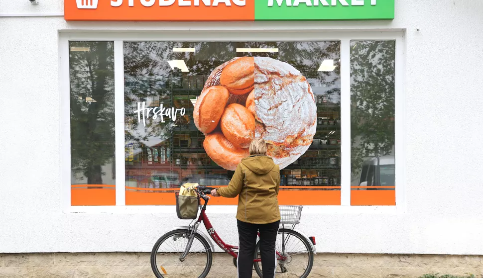 Ladimirevci, 24. 04. 2024., Studenac market, Studenac, trgovina, mala trgovina, samoposluga, kvartovski ducan, interijer, proizvodi, djelatnici, kupciSNIMIO BRUNO JOBST