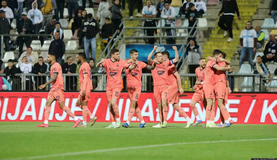 23.04.2025., stadion HNK Rijeka, Rijeka - SuperSport HNL, 31. kolo, HNK Rijeka - NK Osijek. Slavlje nogometasa Osijeka nakon pogotka Marka Solde za vodstvo 2:0. Renan Guedes, Hernani Fortes, Jon Mersinaj, Hrvoje Babec, Vedran Jugovic, Roko Jurisic, Styopa Mkrtchyan i Marko Soldo Photo: Goran Kovacic/PIXSELL