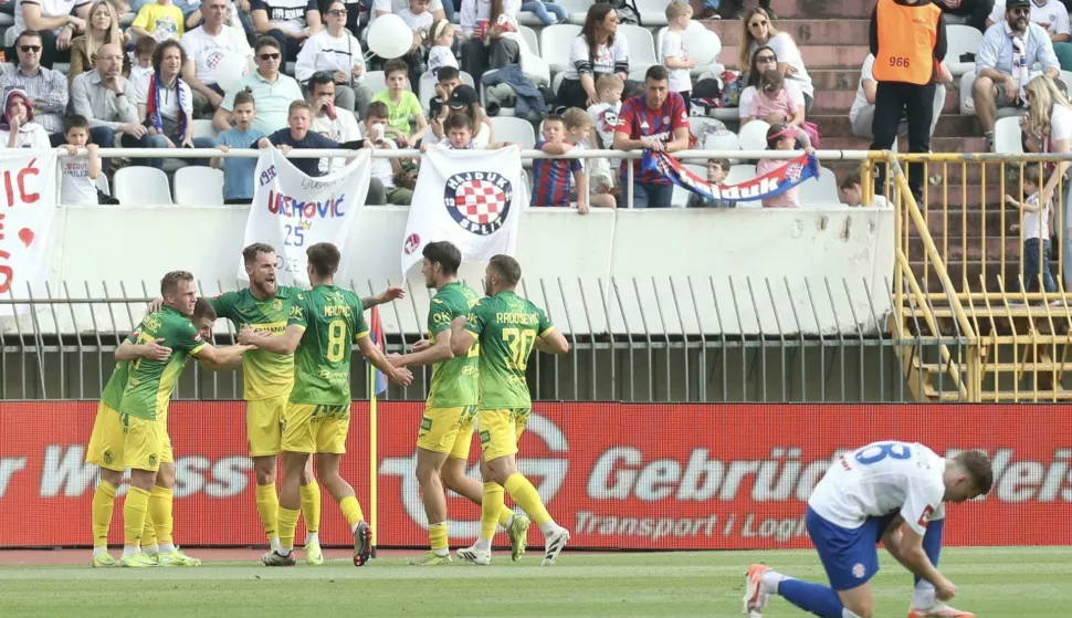 23.04.2025., stadion Poljud, Split - SuperSport HNL, 31. kolo, HNK Hajduk - NK Istra 1961. Slavlje nogometasa Istre nakon pogotka Vinka Rozica za vodstvo 1:0. Advan Kadusic, Vinko Rozic, George Gagua, Josip Radosevic, Antonio Mauric i Stjepan Loncar Photo: Ivo Cagalj/PIXSELL