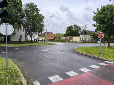 Sarvaš, Korpara, Kolodvorska 2, rušenje, travanj 2025.