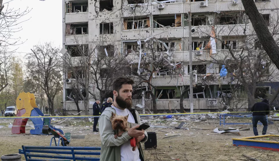 epa12038482 People inspect the site of a rocket attack near a high-rise building in a residential area in Kharkiv, Ukraine, 18 April 2025, amid the ongoing Russian invasion. At least one person died, and more than 80 others were injured, including six children, according to the State Emergency Service. EPA/SERGEY KOZLOV