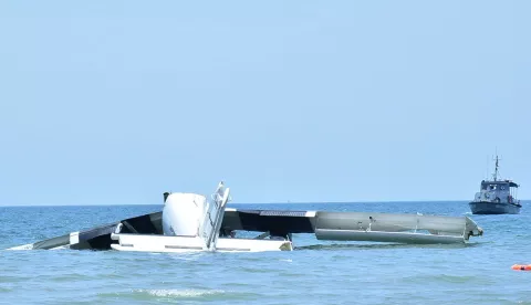 epa12053427 A handout photo made available by the Royal Thai Police shows a plane carcass following its crash in the sea off Hua Hin Beach, Prachuap Khiri Khan Province, Thailand, 25 April 2025. Five police officers were killed and one was seriously injured after their plane crashed into the sea during a training mission. The cause of the crash has not yet been determined, according to a Thai police official. EPA/ROYAL THAI POLICE HANDOUT EDITORIAL USE ONLY/NO SALES