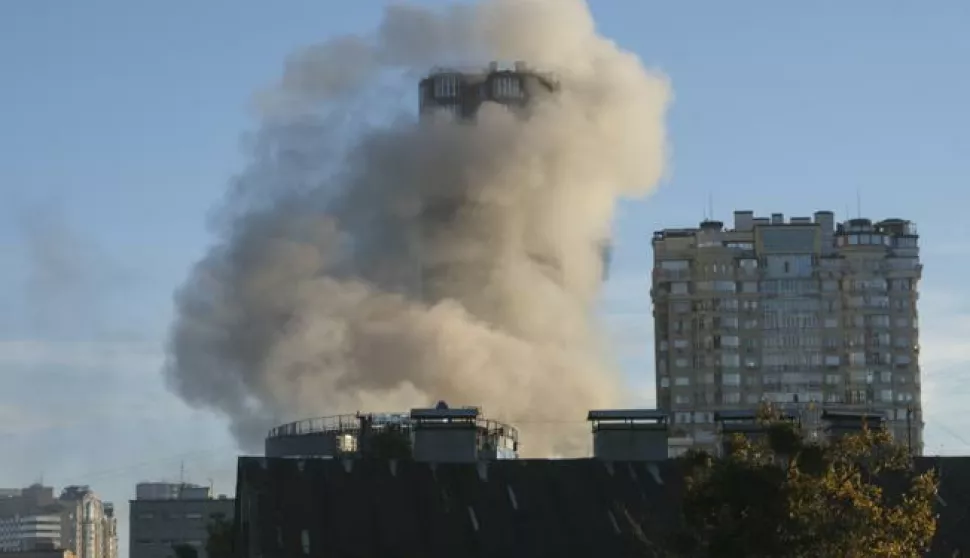 epa10248581 Smoke billows from a building hit by a drone attack in downtown Kyiv (Kiev), Ukraine, 17 October 2022, amid the Russian invasion. Several residential buildings were damaged as a result of attacks by 'kamikaze drones' targeting the Ukrainian capital, Kyiv Mayor Vitali Klitschko said on telegram. At least one person has died, he added. Russian troops on 24 February entered Ukrainian territory, starting a conflict that has provoked destruction and a humanitarian crisis. EPA/VADYM SARAKHAN