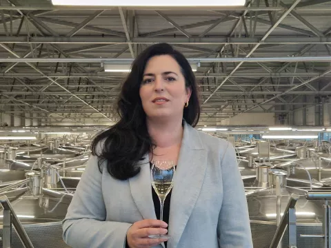 BELI MANASTIRKolekcija ovogodišnjih nagrada Vina Belje bogatija je za dvije nove zlatne medalje - za pjenušac La Belle Grand s ocjenjivanja AWC Vienna i Challenge International du Vin te za zlatnu medalju za premium graševinu berbe 2024. s ocjenjivanja Challenge International du Vin, priopćuju iz Vina Belje.travanj 2025.glavna enologinja Vina Belje Marijana Škiljo