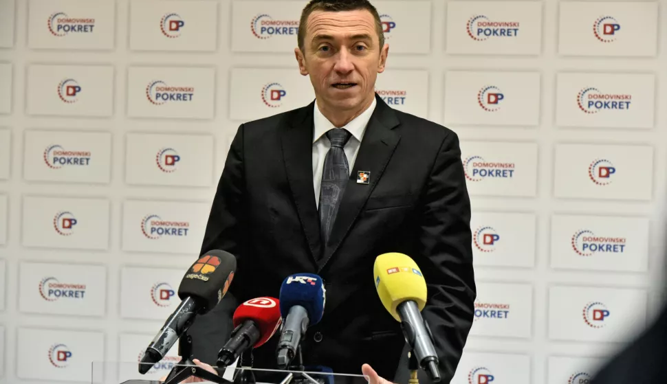 Vukovar...18.01.2025.Predsjednik Domovinskog pokreta Ivan Penava održao konferenciju za medije u prostorijama Domovinskog pokreta u Vukovaru.Foto: Gordan Panić