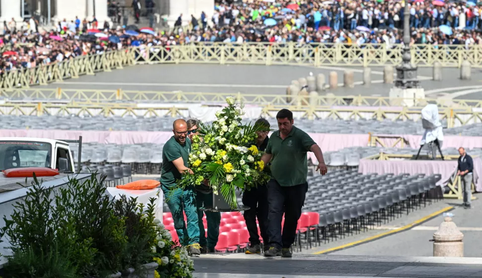 epa12054818 Preparations are underway for the funeral of Pope Francis in St. Peter's Square in the Vatican City, 25 April 2025. Pope Francis died on 21 April 2025, aged 88, and his funeral will take place on 26 April in the plaza in front of Saint Peter's Basilica. EPA/DAREK DELMANOWICZ POLAND OUT