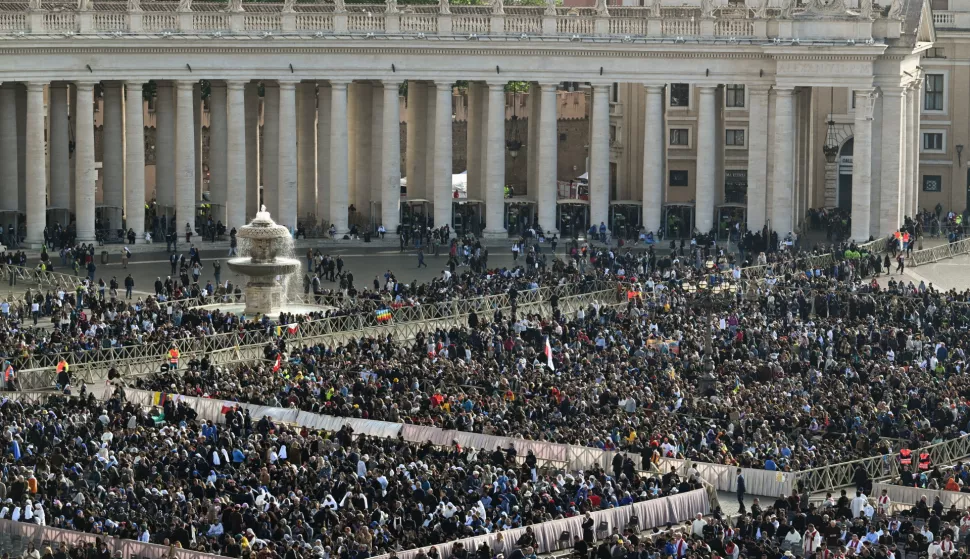 epa12055688 People gather at St. Peter's Square for the funeral Mass for Pope Francis, in Vatican City, 26 April 2025. Pope Francis passed away on Easter Monday, 21 April 2025, at the age of 88. EPA/DAREK DELMANOWICZ POLAND OUT