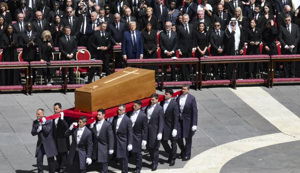 epa12056344 The coffin of late Pope Francis during the pontiff's funeral ceremony in Saint Peter's Square in Vatican City, 26 April 2025. Pope Francis passed away on Easter Monday, 21 April 2025, at the age of 88. EPA/FABIO FRUSTACI