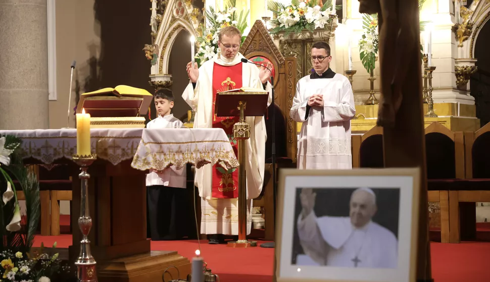 Osijek, 26. 04. 2025., Konkatedrala, Papa Franjo, misa, misa zadušnica, zadušnicaSNIMIO BRUNO JOBST