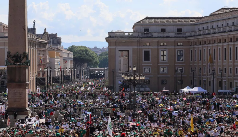 epa12057754 Faithful wait for the Holy Mass on Divine Mercy Sunday in Saint Peter's Square at the Vatican City, 27 April 2025. Cardinal Pietro Parolin, former Secretary of State, is presiding over the second 'novendiali' mass in suffrage for Pope Francis in St. Peter's Square. EPA/MASSIMO PERCOSSI