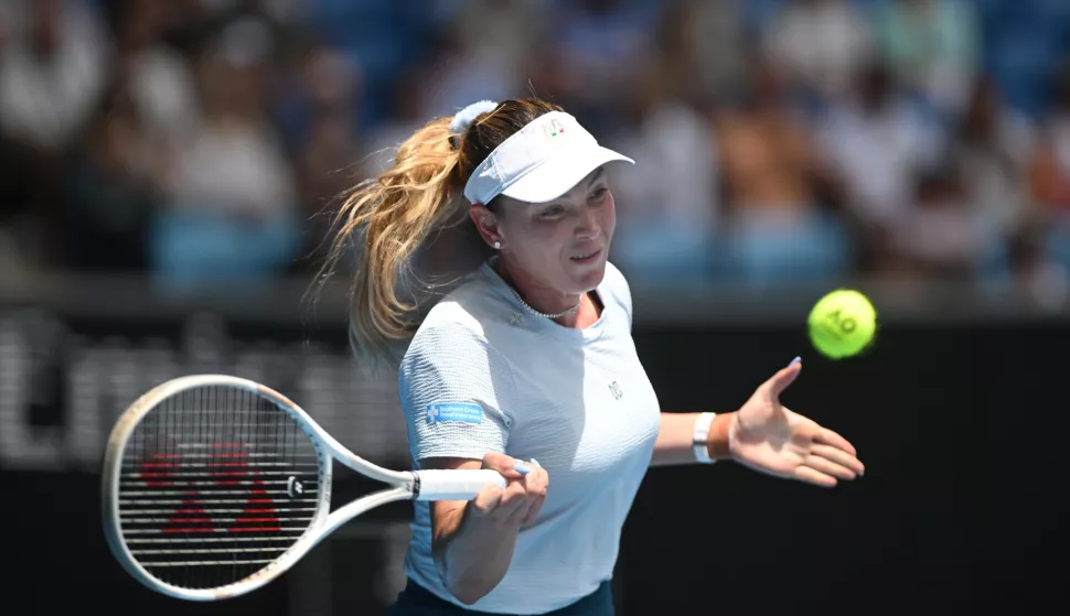 epa11829518 Donna Vekic of Croatia returns during her round three match against Diana Shnaider of Russia in the 2025 Australian Open tennis tournament in Melbourne, Australia, 17 January 2025. EPA/LUKAS COCH AUSTRALIA AND NEW ZEALAND OUT