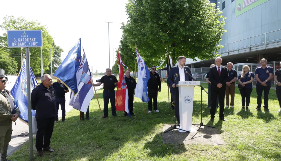 Osijek, 28. 04. 2025., Ulica 3. gardijske brigade "Kune", otkrivanje ploče ulice, novo ime ulice, svečanost, Ivan RadićSNIMIO BRUNO JOBST