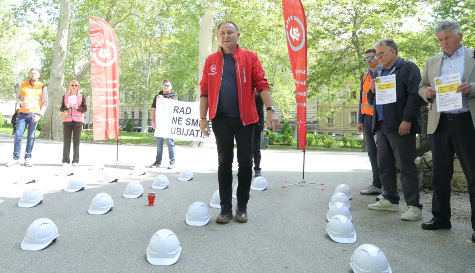 Zagreb.28.4.2025. Savez samostalnih sindikata Hrvatske (SSSH) održao je konferenciju za medije i simboličnu javnu akciju "Rad ne smije ubijati!" u povodu obilježavanja Svjetskog dana sigurnosti i zaštite zdravlja pri radu i Nacionalnog dana zaštite na radu.Na slici Mladen Novosel.foto HINA/ Tomislav Pavlek/ tp