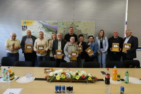 VINKOVCI - URUČENI UGOVORI UDRUGAMA za socijalnu skrb i ruralni razvoj VSŽ-atravanj 2025.