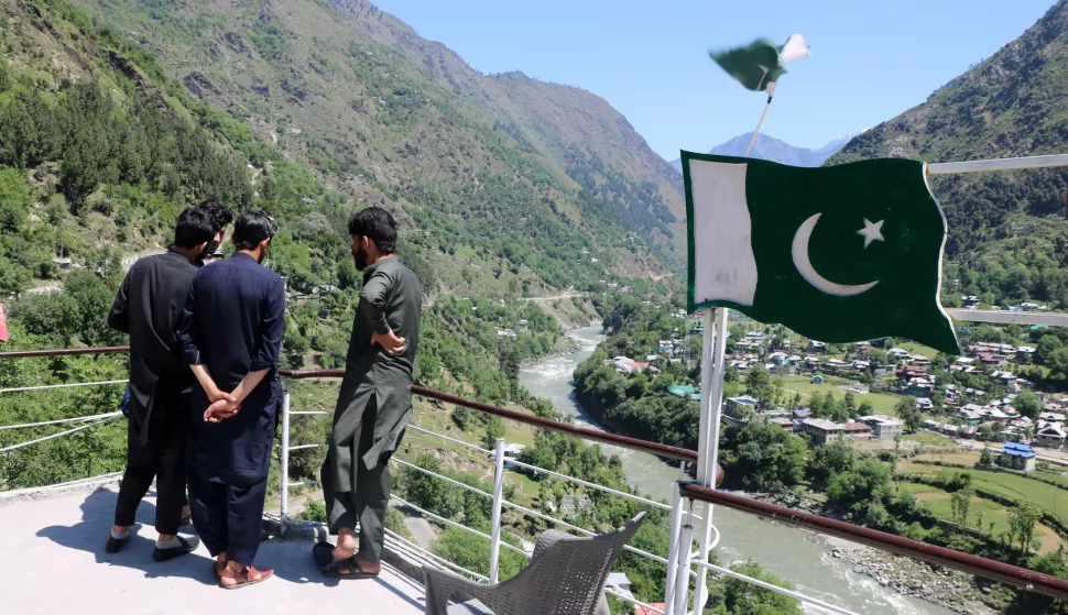 epa12059405 Tourists standing at Chalana sector overlook the Indian-administered Kashmir, in Neelum Valley, in the Pakistan-administered Kashmir, 27 April 2025. Tensions between India and Pakistan following a deadly attack in Kashmir have led to a significant exodus at the Attari-Wagah border, as citizens rushed to return to their respective countries ahead of a 27 April deadline for Pakistani nationals to leave India. EPA/AMIRUDDIN MUGHAL