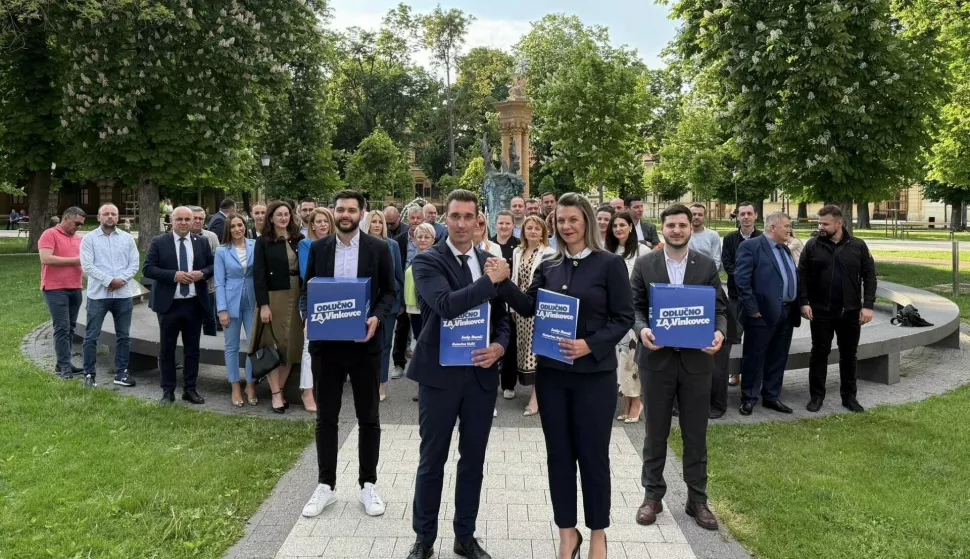 Josip Romić, kandidat za gradonačelnika Vinkovaca i Katarina Vučić, za njegova zamjenika, predali uz potpise potpora i svoje kandidature