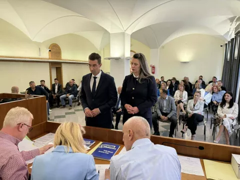 Josip Romić, kandidat za gradonačelnika Vinkovaca i Katarina Vučić, za njegova zamjenika, predali uz potpise potpora i svoje kandidature